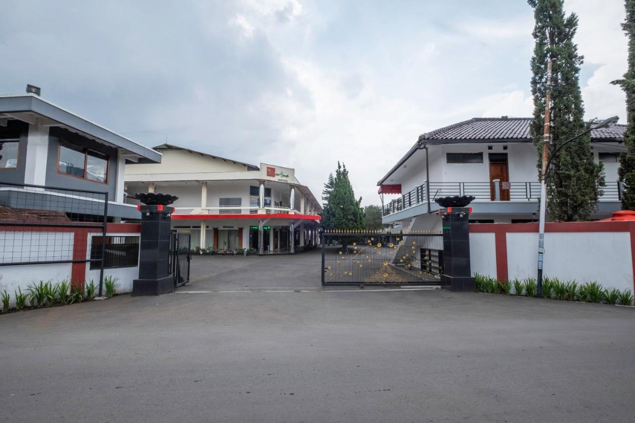 Narima Resort Hotel Лембанг Экстерьер фото