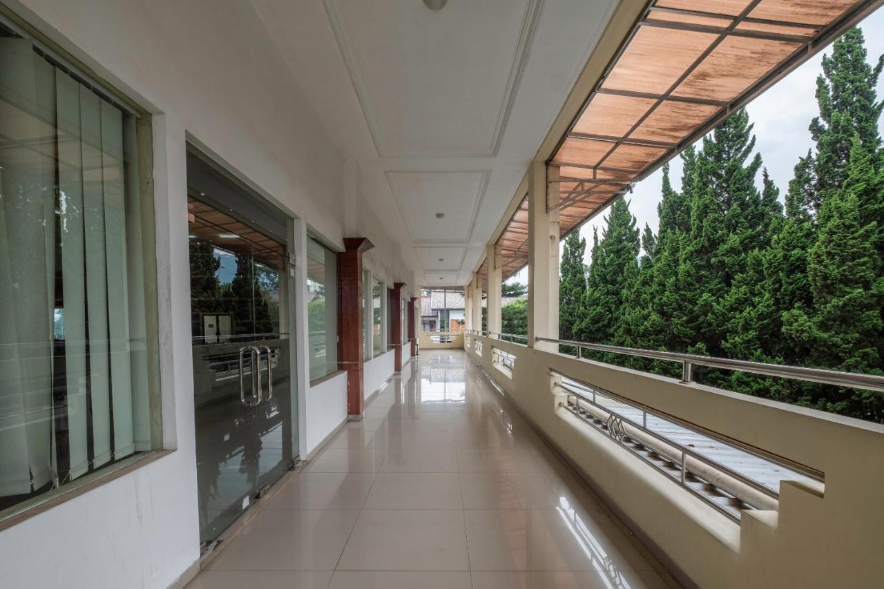 Narima Resort Hotel Лембанг Экстерьер фото
