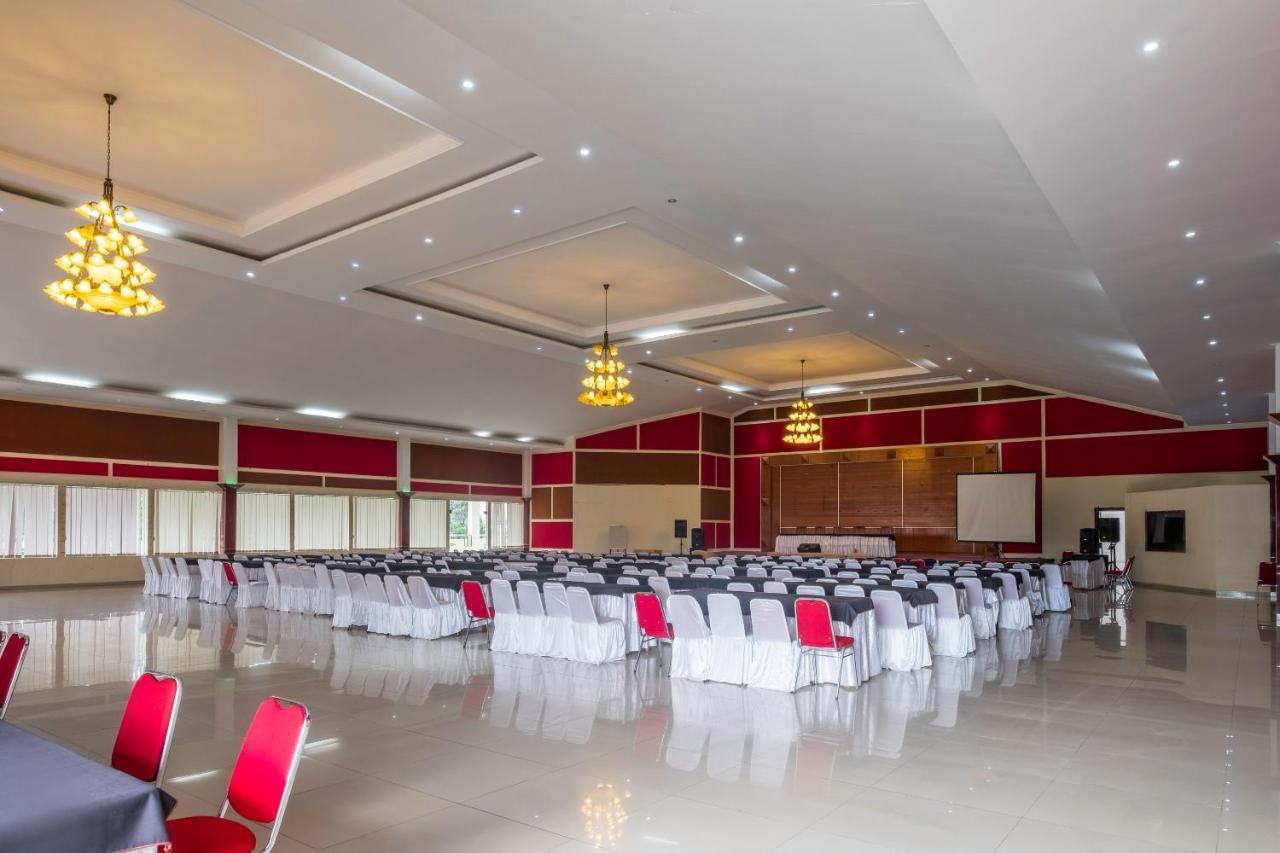 Narima Resort Hotel Лембанг Экстерьер фото